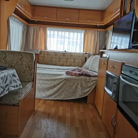 Sea Caravan On The Къмпинг Китен