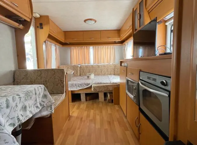 Sea Caravan On The 캠프장